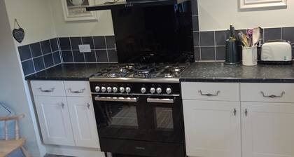 Aran Cottage - Sleeps upto 10 guests nr Mt Snowdon