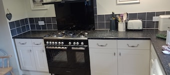 Aran Cottage - Sleeps upto 10 guests nr Mt Snowdon