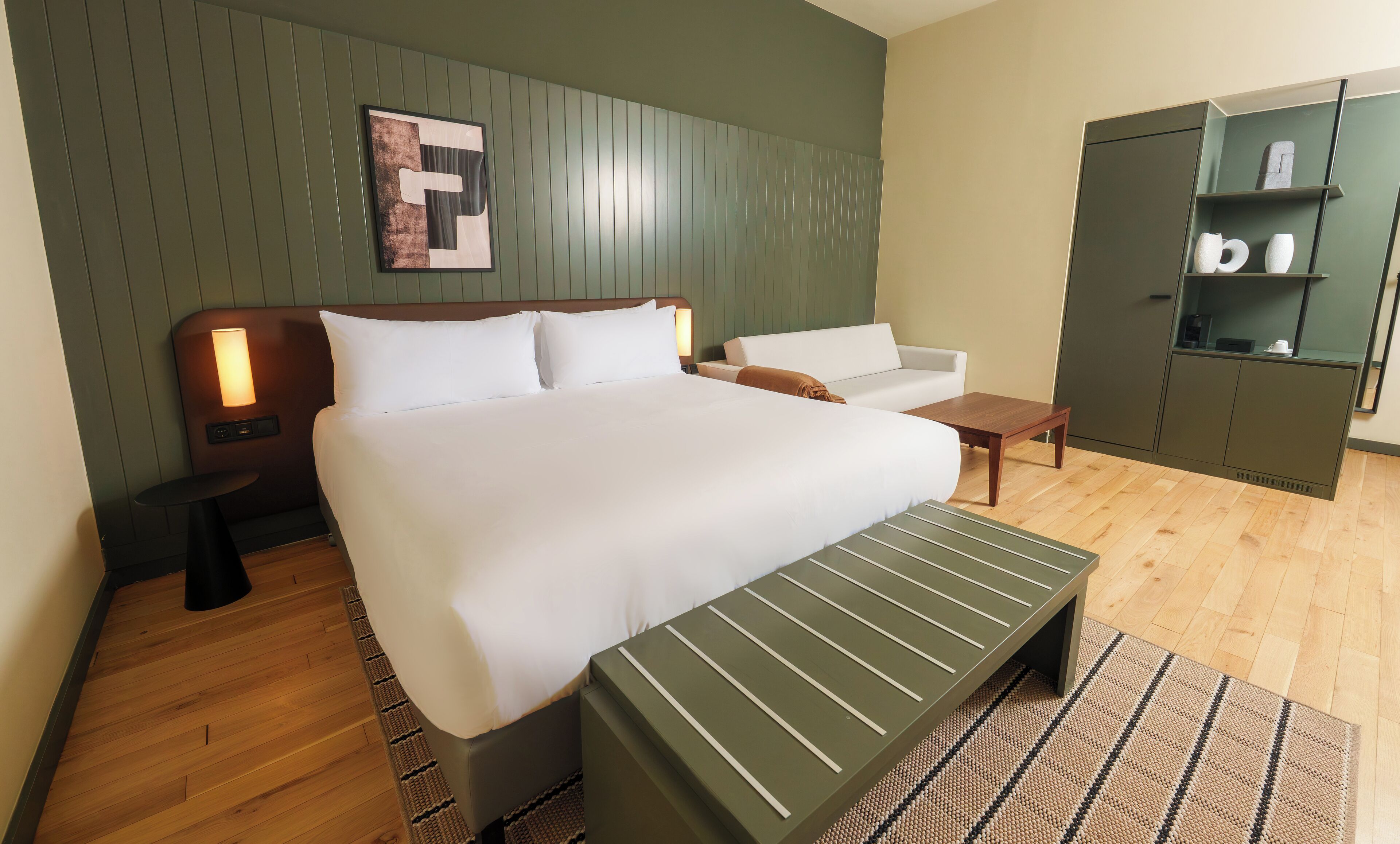 Suite | มินิบาร์, ตู้นิรภัยในห้องพัก, โต๊ะทำงาน, ห้องเก็บเสียง