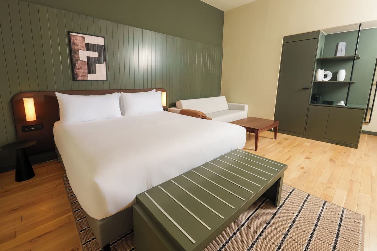 Suite | Minibar, in-room safe, desk, soundproofing