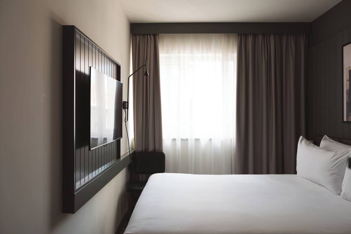 Small Double | Minibar, in-room safe, desk, soundproofing