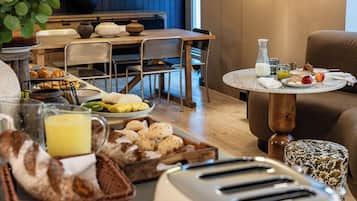 Desayuno buffet (EUR 14 por persona)