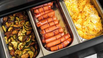 Tägliches Frühstücksbuffet gegen Gebühr