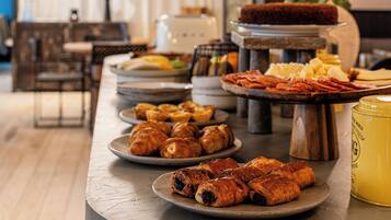 Daily buffet breakfast (EUR 14 per person)