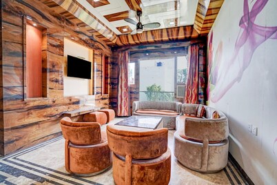 Modern Comfort Stays at Swarop Nagar Kanpur