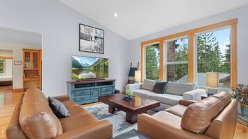 TV, fireplace, stereo