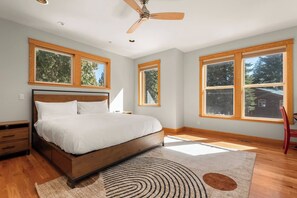 3 chambres, fer et planche à repasser, Wi-Fi, draps fournis