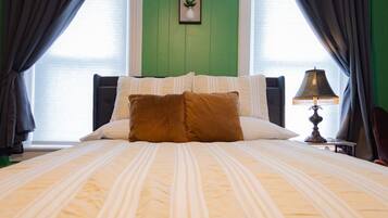 2 bedrooms, desk, iron/ironing board, WiFi