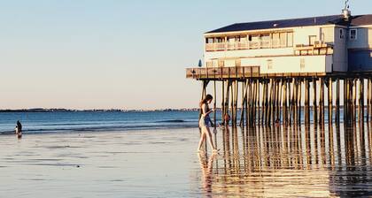 Cozy one bedroom cottage, 50 feet from the beach in OOB.