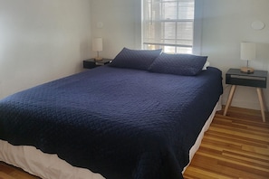 1 bedroom, iron/ironing board, free WiFi, bed sheets - Cozy one bedroom cottage,  50 feet from the beach in OOB. (Old Orchard Beach)