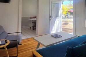 Smart TV - Attractive 1 bedroom cabin only 50 ft from beach (Old Orchard Beach)