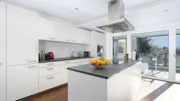 Kühlschrank, Mikrowelle, Geschirrspüler