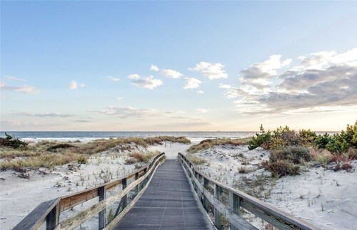 Spacious 5-bedroom villa with Private Beaches