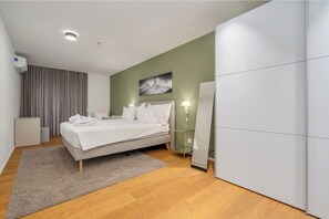 3 bedrooms, WiFi - Interlaken Three Bedroom Interlaken Apartment with King Bed and extra sofa bed (Beatenberg)