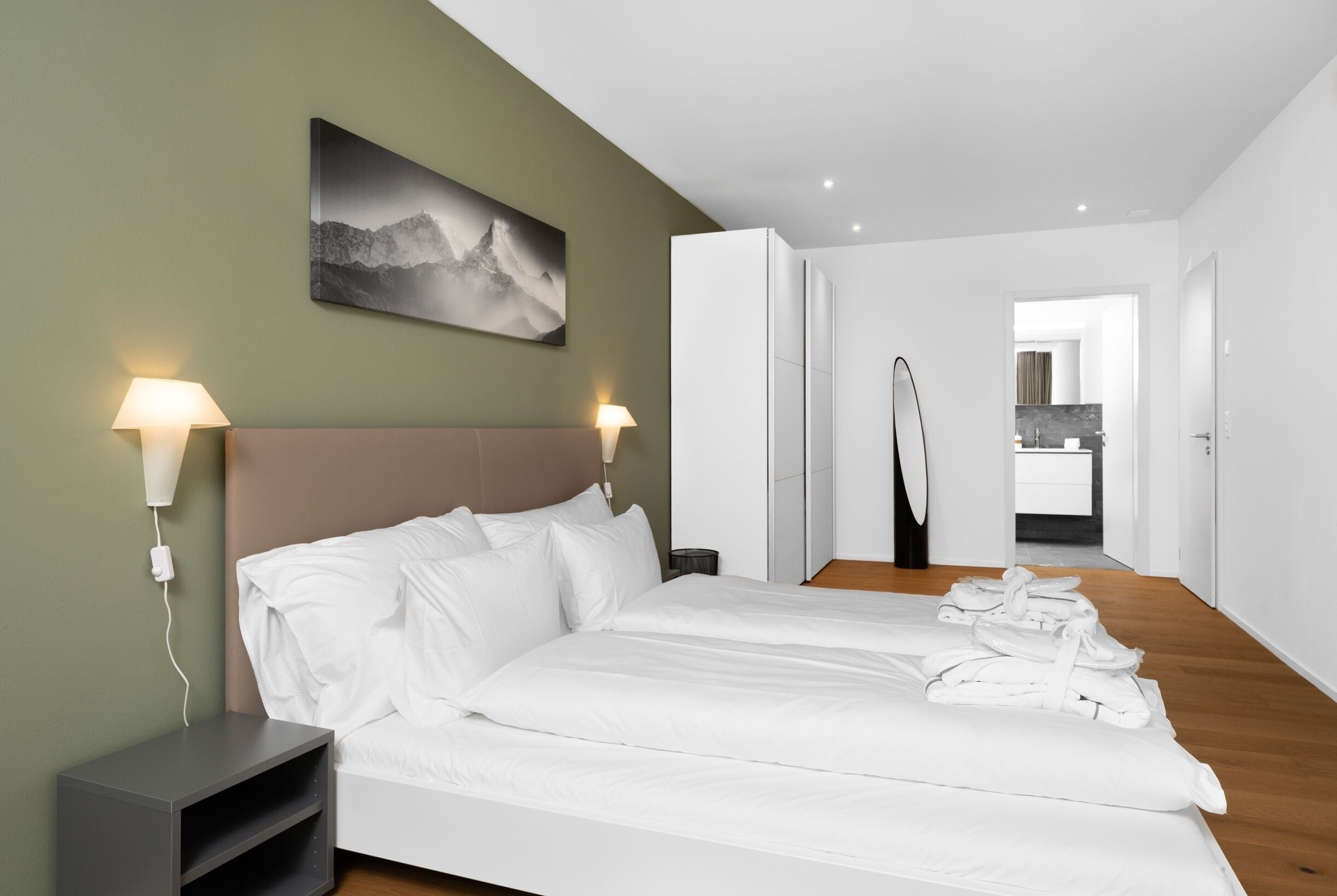 3 bedrooms, iron/ironing board, bed sheets