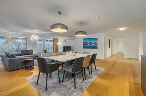 Dining - Interlaken Three Bedroom Interlaken Apartment with King Bed and extra sofa bed (Beatenberg)