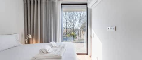 2 bedrooms, iron/ironing board, Internet, bed sheets
