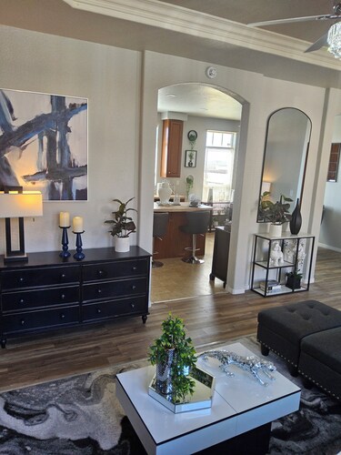 Charming 2-bedroom cottage in wonderful Moreno Valley with WiFi, all utilities