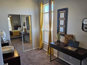 2 bedrooms, in-room safe, desk, iron/ironing board