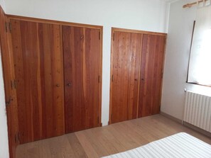 2 bedrooms, iron/ironing board, WiFi, bed sheets - Bright, charming apartment with large terrace in a family chalet at the foot of the slopes (La Salle-les-Alpes)