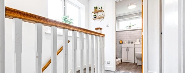 Interior - J.R.R STAYS - WV12 3-bedroom, and Wi-Fi (West Midlands)