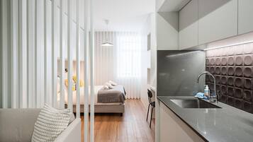 Desk, iron/ironing board, Internet, bed sheets