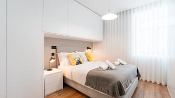 Desk, iron/ironing board, Internet, bed sheets