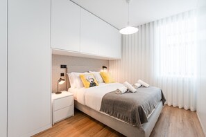 Bureau, fer et planche à repasser, accès Internet, draps fournis