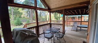 Hot Tub! Peaceful Mountain Cabin at Hyatt Lake