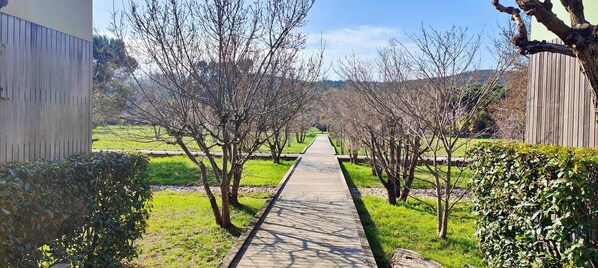 Property grounds - Spacious apartment with pool (Saint-Raphaël)