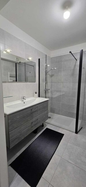 Hair dryer, towels