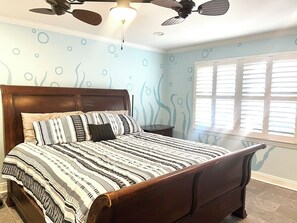 4 bedrooms, desk, iron/ironing board, WiFi