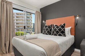 Iron/ironing board, internet, bed sheets