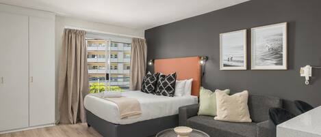 Fer et planche Ă repasser, accĂšs Ă Internet, literie fournie