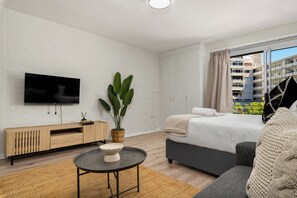 Iron/ironing board, internet, bed sheets