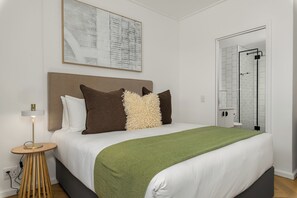 1 bedroom, desk, iron/ironing board, WiFi - Ratanga Park Escape | Century City (Cape Town)