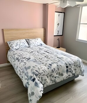 ベーシック アパートメント | 2 室のベッドルーム、遮光カーテン、防音設備、アイロン / アイロン台