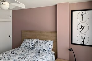 Leilighet – basic | 2 soverom, blendingsgardiner, lydisolert og strykejern/-brett