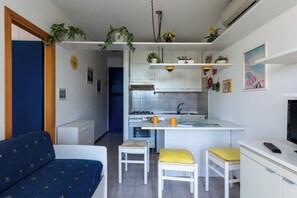 Appartement, 1 slaapkamer, balkon | Woonkamer