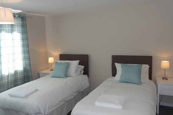 2 makuuhuonetta, silitysrauta/-lauta, Wi-Fi, vuodevaatteet