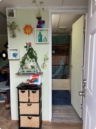 Cozy 1-bedroom apartment in tranquil Buxton, across from sound,with WiFi, AC