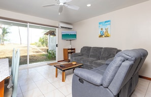 TV - Steps to the beach, beautiful pool, sunsets and close to shops and restaurants! (Potrero)