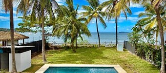 Steps to the beach, beautiful pool, sunsets  and close to shops and restaurants!