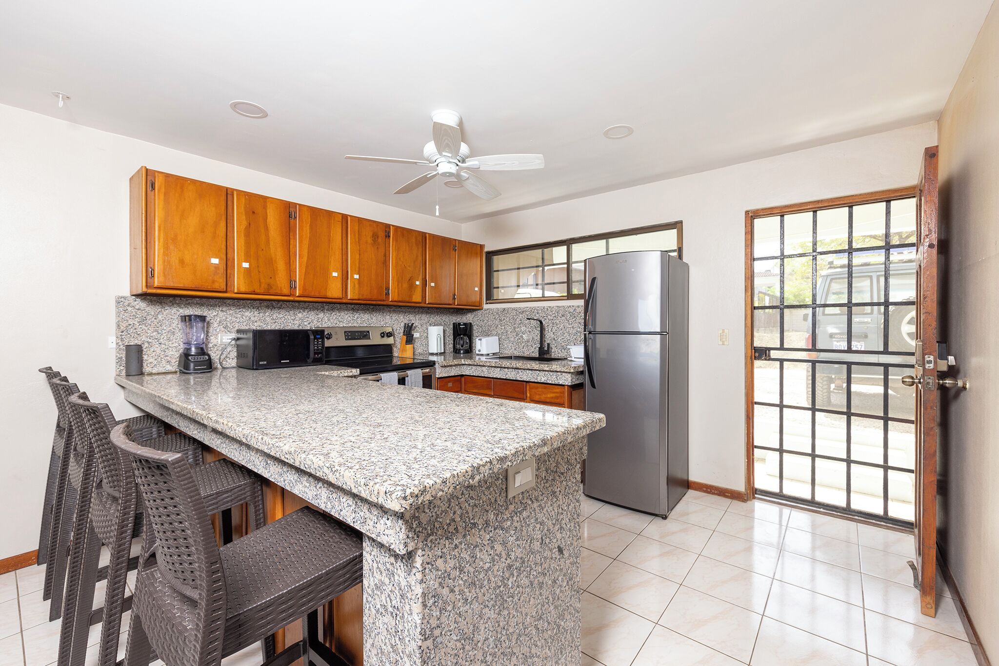 Micro-ondes, four, plaque de cuisson