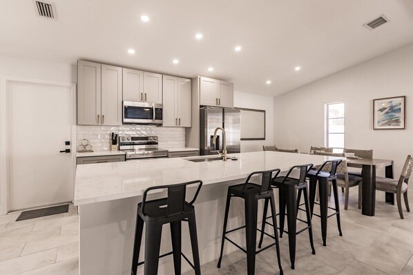 Private kitchen - Fort Myers Pool Home - Minutes to RSW and FGCU (Fort Myers)