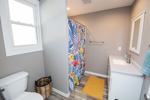 Hair dryer, towels, soap, toilet paper - Two Bedroom Home close to Downtown and Hospitals (Sioux Falls)