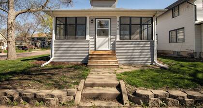 Two Bedroom Home close to Downtown and Hospitals