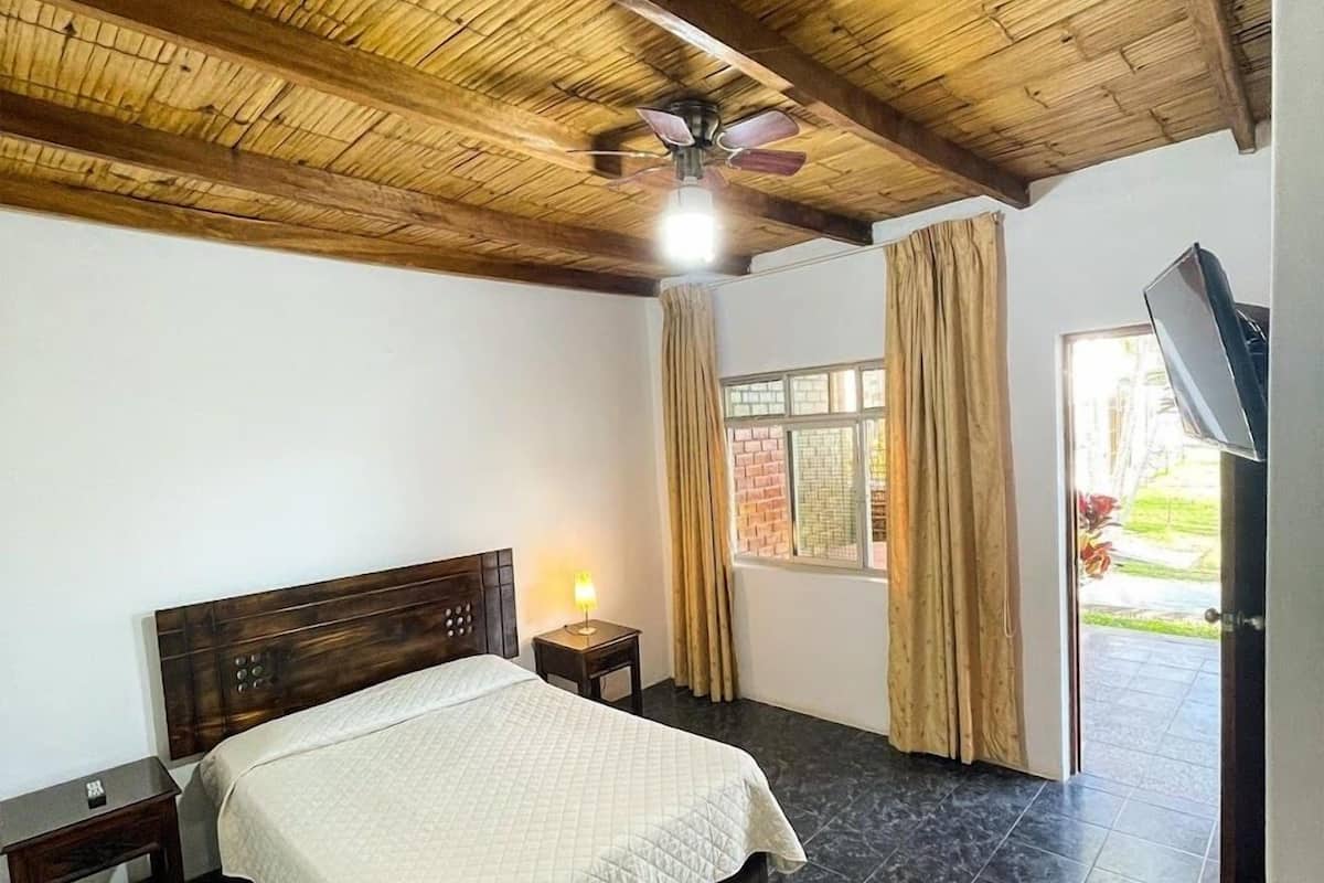 Habitación clásica, Servicio de limpieza, vistas al jardín | 2 dormitorios, wifi gratis, ropa de cama
