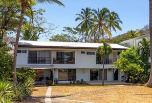Exterior - 37 steps to Playa Potrero from the back door. Pool, Sleeps 6! Sunsets galore! (Guanacaste Province)