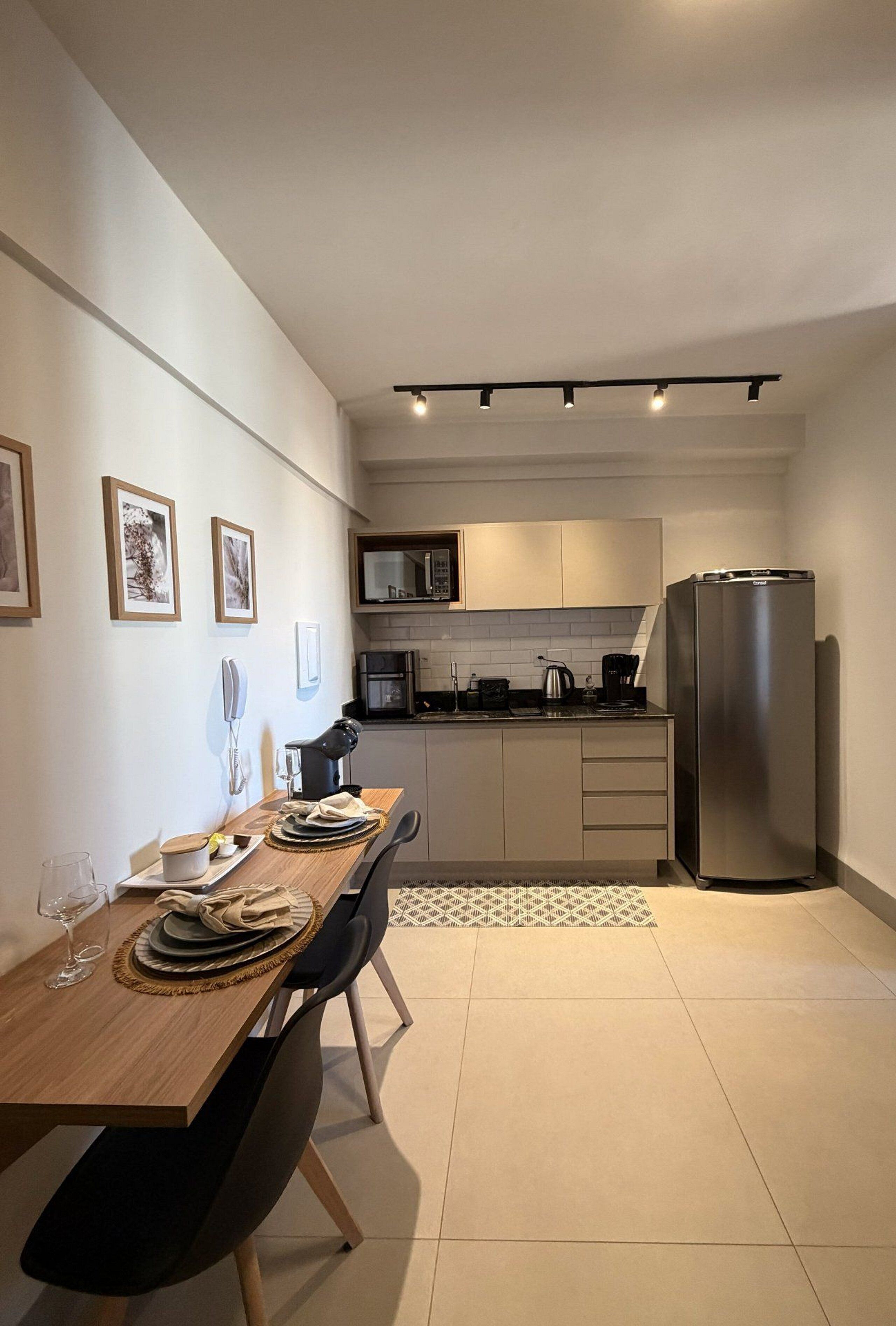 Basic-Apartment | Eigene Küche | Kühlschrank, Mikrowelle, Herdplatte, Kochgeschirr/Geschirr/Besteck